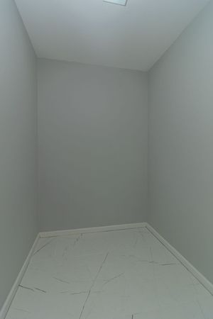 Image 28 - 215052