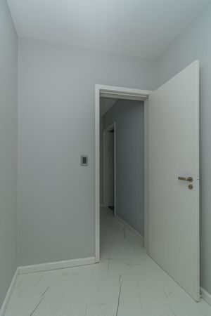 Image 29 - 215052