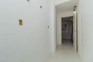 Image 35 - 215052
