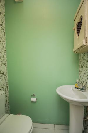 Image 12 - 215158
