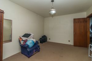 Image 11 - 215211