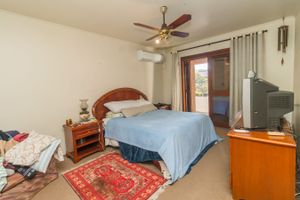 Image 19 - 215211