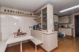 Image 34 - 215211