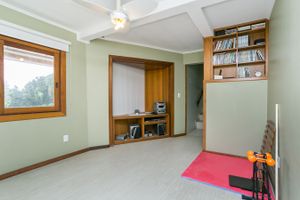 Image 10 - 215246