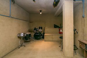Image 38 - 215246