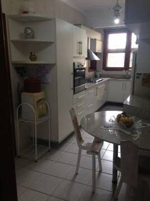 Image 10 - 215258