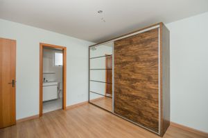 Image 11 - 215276