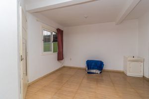 Image 4 - 215305