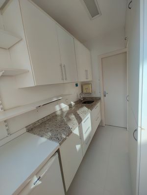 Image 3 - 215350