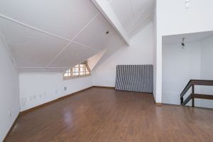 Image 14 - 215485