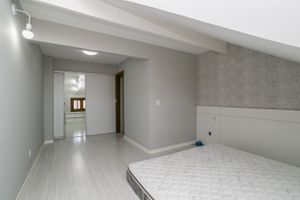 Image 15 - 215486
