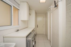 Image 30 - 215500