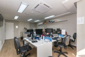 Image 14 - 215572