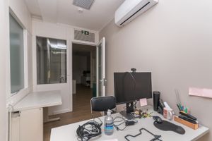 Image 21 - 215572
