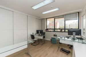 Image 22 - 215572
