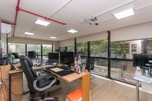 Image 34 - 215572