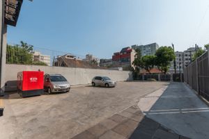 Image 46 - 215572
