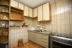 Image 10 - 215626