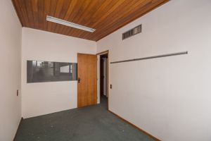 Image 10 - 215656