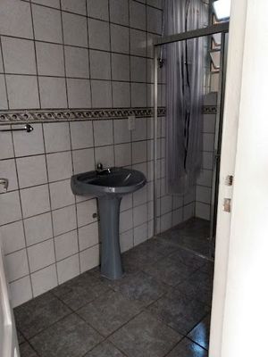 Image 6 - 215661