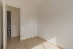 Image 10 - 215664