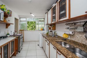 Image 17 - 215683