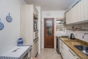 Image 17 - 215716