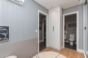 Image 11 - 215732