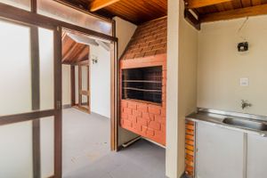 Image 19 - 215740
