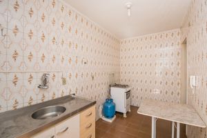 Image 12 - 215750