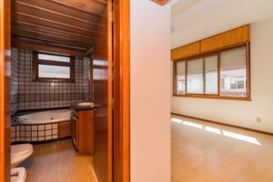 Image 18 - 215779