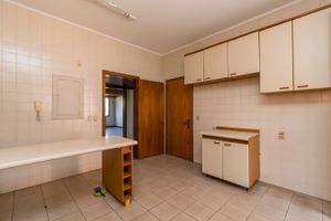 Image 28 - 215779