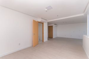 Image 11 - 215806