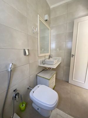 Image 19 - 215832