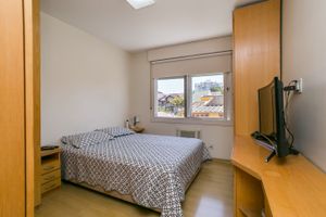 Image 11 - 215895
