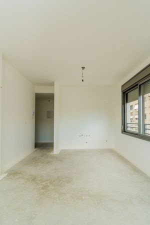Image 4 - 215900