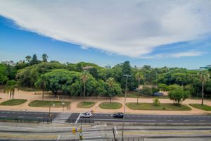 Image 8 - 215900