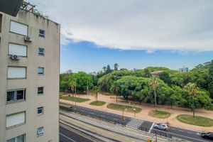 Image 10 - 215900
