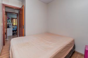Image 14 - 215990