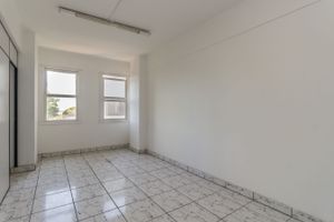 Image 7 - 215994