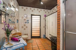 Image 30 - 216032