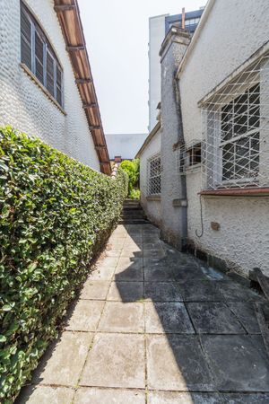 Image 42 - 216301