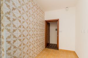 Image 22 - 216400