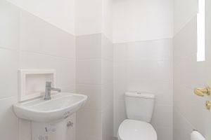 Image 14 - 216599