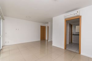 Image 4 - 216623