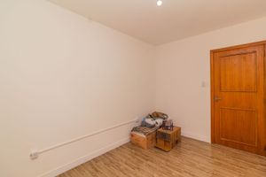 Image 21 - 216644