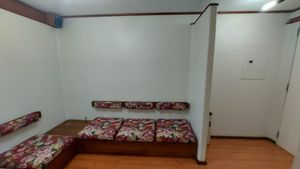 Image 10 - 216697