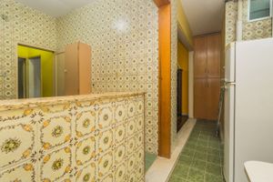 Image 15 - 216711