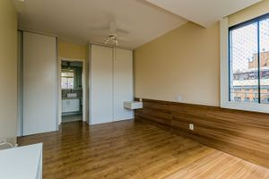 Image 11 - 216799