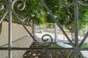 Image 11 - 216832